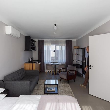 Minimalist. Apartment & Studio シャウレイ エクステリア 写真