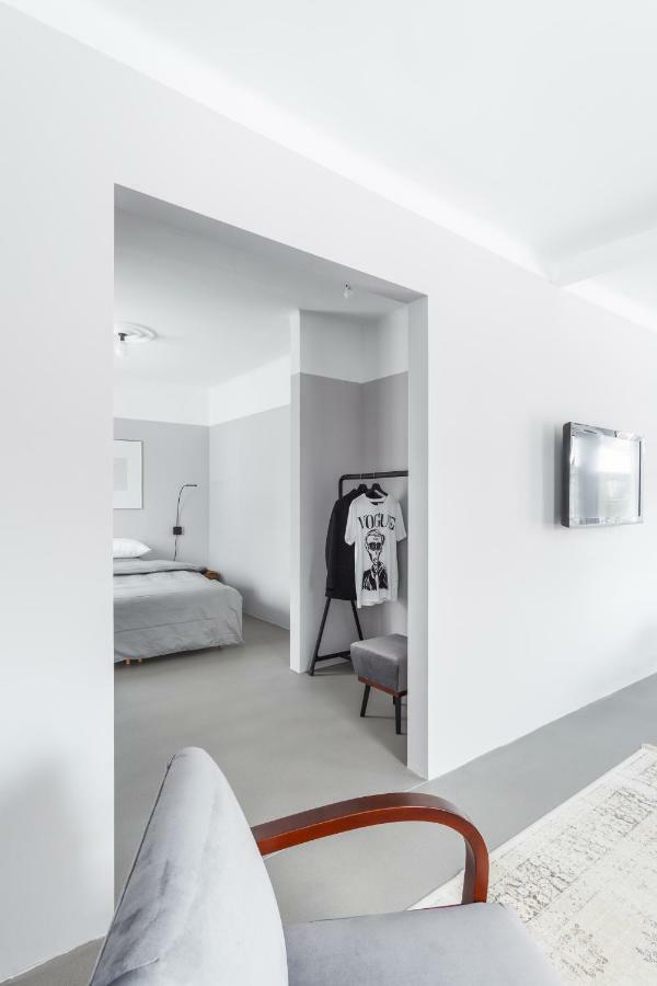 Minimalist. Apartment & Studio シャウレイ エクステリア 写真