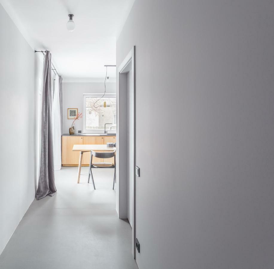 Minimalist. Apartment & Studio シャウレイ エクステリア 写真