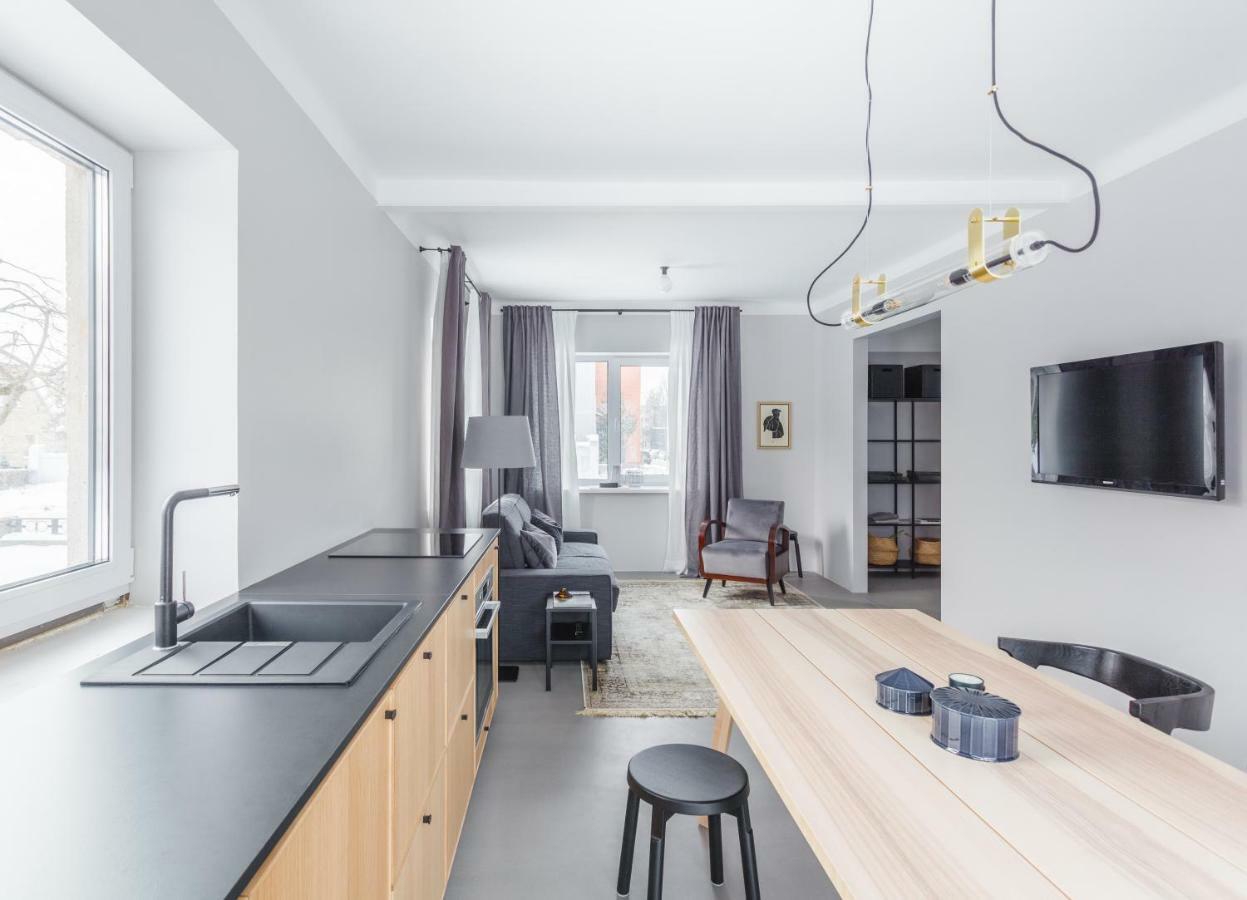 Minimalist. Apartment & Studio シャウレイ エクステリア 写真