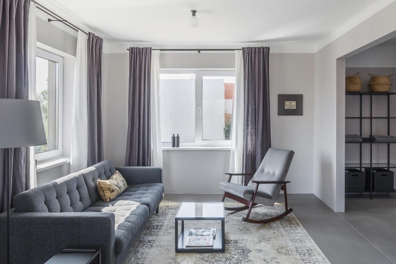 Minimalist. Apartment & Studio シャウレイ エクステリア 写真